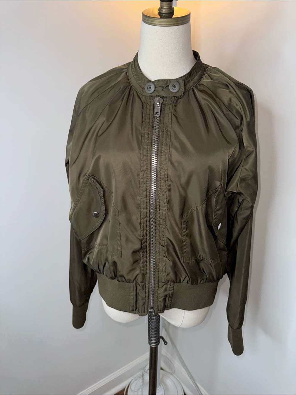 Free People Women’s Medium Midnight Retro Army Green Satin Bomber Jacket - Picture 2 of 9